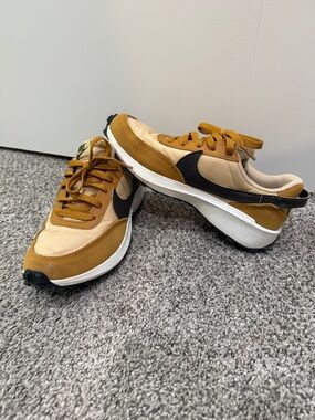 Nike Women's Retro Runner Sneakers in Tan, Mustard, and Black Size 6.5